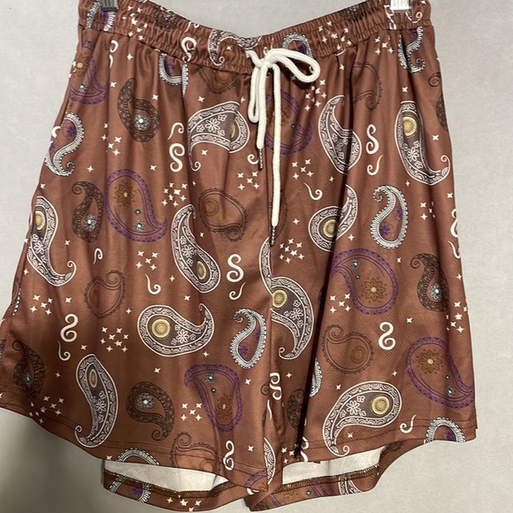 Paisley Shorts - Picture 2 of 4
